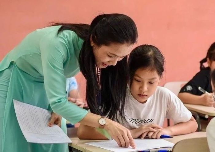 Theo đề xuất tại dự thảo về chính sách tiền lương, từ năm 2026, sẽ có 2 nhóm nhà giáo được hưởng phụ cấp lên tới 150% lương. (Ảnh minh họa)