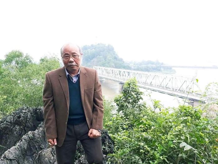 Nhà văn Từ Nguyên Tĩnh thăm lại cầu Hàm Rồng
