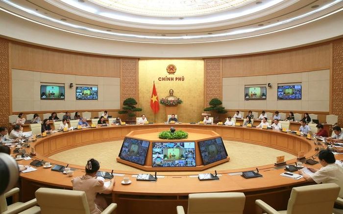 Phó Thủ tướng khẳng định cần áp dụng bảng giá đất thống nhất, điều chỉnh giá theo dữ liệu thị trường trong khi hệ số giá đất không thay đổi nếu chưa có quyết định chính sách mới - Ảnh: VGP/Minh Khôi
