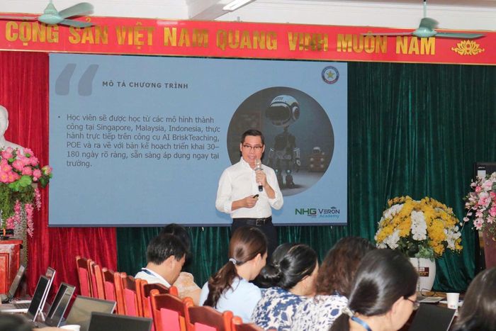 Tiến sĩ Dương Văn Thịnh - Chuyên gia về AI và dữ liệu giới thiệu mô hình ứng dụng AI trong giảng dạy và quản lý giáo dục, sẵn sàng áp dụng tại các cơ sở đào tạo.