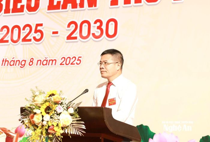 Đồng chí Đàm Hữu Hồng - Bí thư Đảng ủy, Chủ tịch HĐND phường Tân Mai phát biểu khai mạc đại hội. Ảnh: Mạnh Hùng