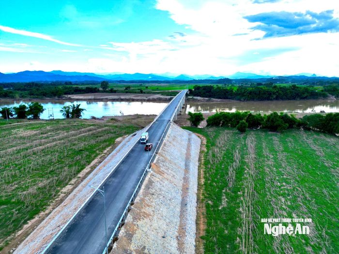 Từ ngày 12/8, cầu Đò Cung chính thức thông xe. Ảnh: Văn Trường