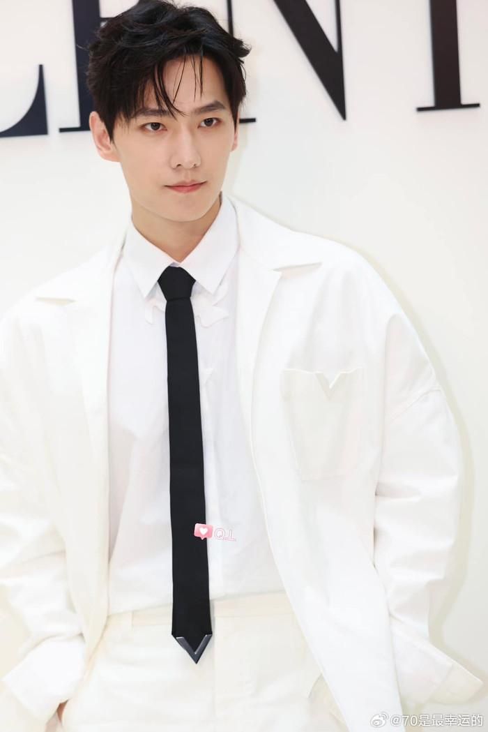 Dương Dương ít xuất hiện trước truyền thông sau khi Khói lửa nhân gian của tôi lên sóng (Ảnh: Weibo).