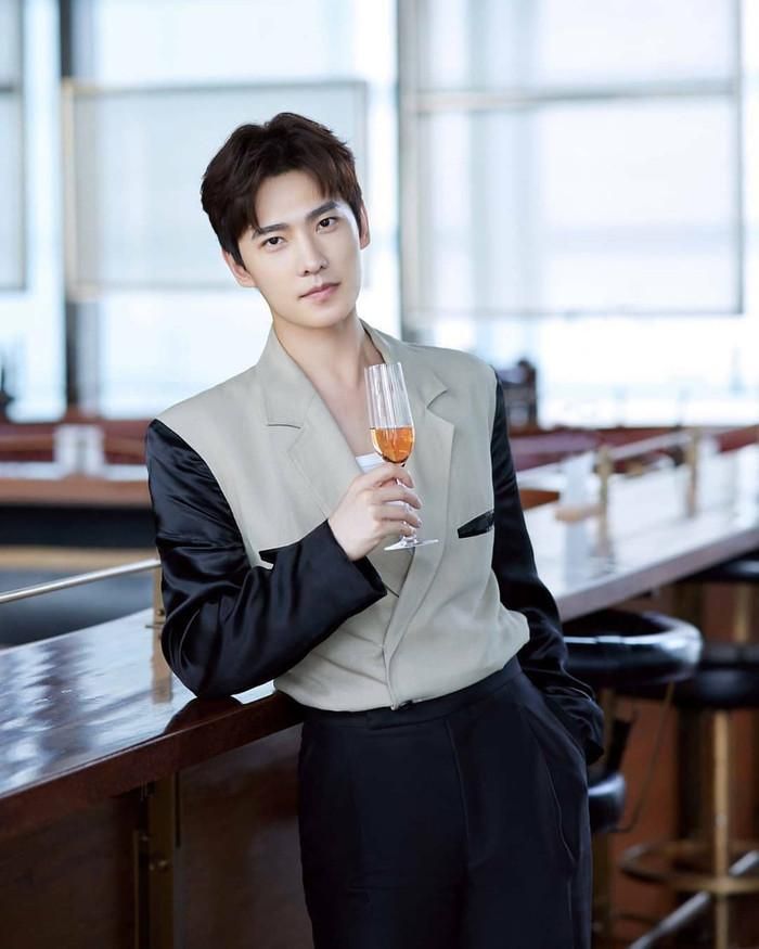 Dương Dương vừa mới trở lại với vai nam chính trong dự án cổ trang Phàm Nhân Tu Tiên (Ảnh: Weibo).