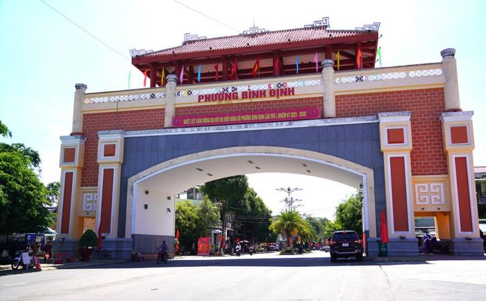  Một tuyến phố chính ở phường Bình Định. Ảnh: N.H 