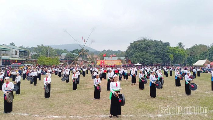 Với gần 10 nghìn chiếc chiêng quý được lưu giữ trong dân gian, đang được xem là một trong những điểm nhấn quan trọng và là nét văn hóa đặc sắc trong cộng đồng dân tộc.