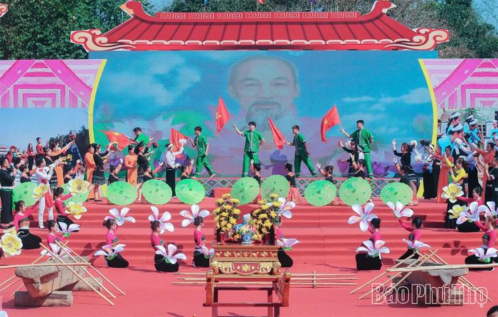 Thực hiện Công điện của Thủ tướng Chính phủ về thúc đẩy phát triển du lịch, tỉnh Phú Thọ đã xác định rõ hướng đi lấy văn hóa làm nền tảng để phát triển du lịch bền vững.