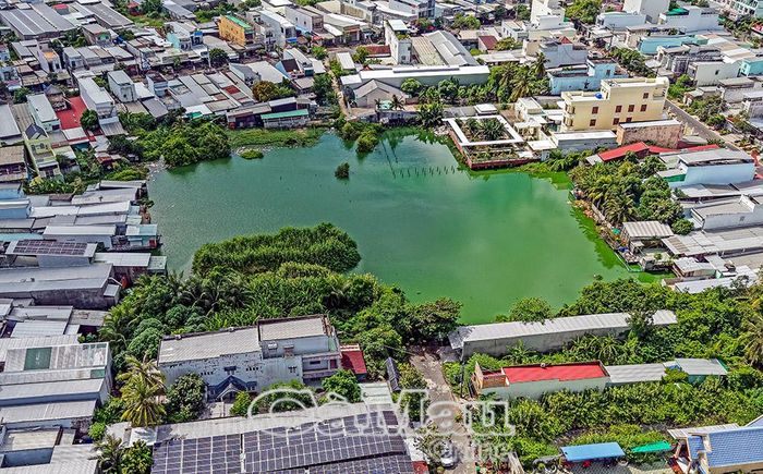 Tuyến đường Nguyễn Ngọc Cung bị tắc bởi đầm lầy, không thể liên thông ra đường Lê Hồng Phong (phường Lý Văn Lâm).