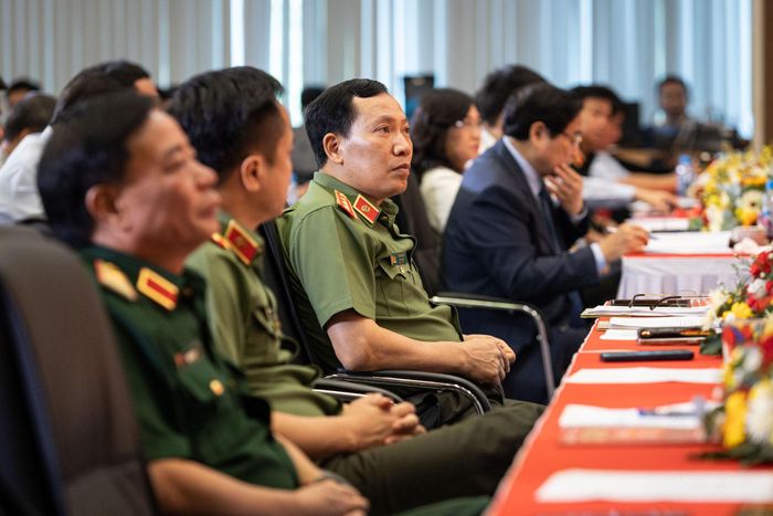  Thượng tướng Lê Văn Tuyến, Thứ trưởng Bộ Công an, tham dự và phát biểu khai mạc triển lãm. 