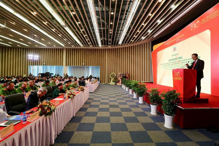  Trong khuôn khổ triển lãm, còn có tọa đàm quốc tế “Chuyển đổi số và ứng dụng công nghệ mới trong lĩnh vực PCCC &amp; CNCH” với sự tham gia của đại diện một số tổ chức quốc tế. 