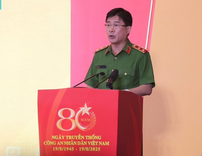  Theo Ban tổ chức, triển lãm trưng bày, giới thiệu 4 nhóm sản phẩm gồm: Công nghệ, kỹ thuật, phương tiện PCCC &amp; CNCH; công nghệ, sản phẩm trong lĩnh vực an ninh, an toàn, tòa nhà và nhà thông minh, bãi đỗ xe thông minh; ứng dụng cho khu công nghiệp, nhà máy, công nghệ cao, tòa nhà cao cấp; các giải pháp xây dựng, quản lý tòa nhà, thành phố thông minh, trung tâm thương mại, bán lẻ, giao thông; khu gian hàng giới thiệu truyền thống và những chiến công tiêu biểu của lực lượng Cảnh sát PCCC &amp; CNCH. 