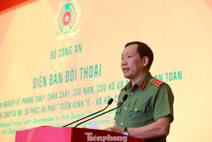  Thượng tướng Lê Văn Tuyến - Thứ trưởng Bộ Công an, phát biểu khai mạc triển lãm. 