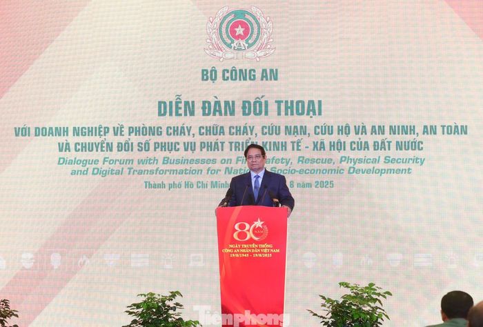  Thủ tướng nhấn mạnh hai yêu cầu: Thứ nhất, không để hoặc hạn chế tối đa nguy cơ cháy nổ, thiên tai. Thứ hai, nếu sự cố xảy ra, phải giảm thiểu hậu quả, nhất là thiệt hại về người, đồng thời nhanh chóng khắc phục, ổn định đời sống và sản xuất. 