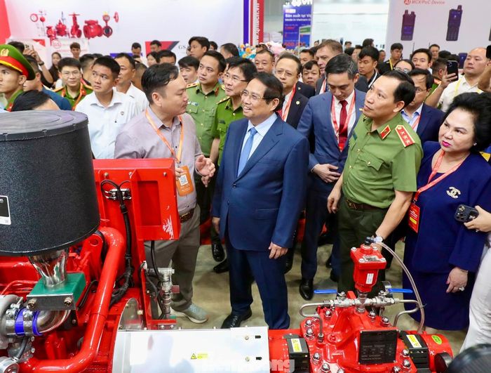  Thủ tướng Phạm Minh Chính cho rằng, công tác PCCC &amp; CNCH và phòng chống thiên tai đã đạt nhiều kết quả quan trọng nhờ sự lãnh đạo của Đảng, sự chỉ đạo của Nhà nước, nỗ lực của các bộ, ngành, địa phương, nòng cốt là lực lượng Công an nhân dân, Quân đội nhân dân và sự đồng hành của người dân, doanh nghiệp. Tuy nhiên, để làm tốt hơn, cần xây dựng một “văn hóa an toàn”: mỗi cá nhân, mỗi tổ chức phải tự giác phòng ngừa, nâng cao kỹ năng xử lý tình huống, sẵn sàng ứng phó khi sự cố xảy ra. 