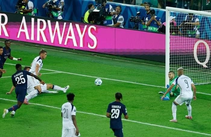 PSG hoàn toàn bế tắc trước Tottenham trong hiệp một.