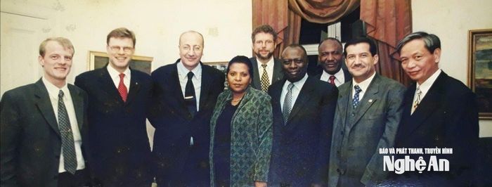 TS. Tạ Quang Ngọc tham gia Hội nghị Reikjavik, tổ chức tại Iceland năm 2001 - bước ngoặt quan trọng về tăng trưởng xanh ngành thủy sản thế giới. Ảnh: NVCC