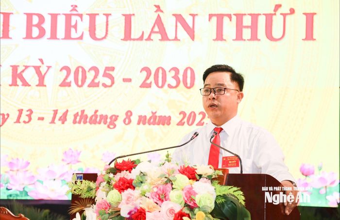 Đồng chí Phạm Khắc Biển - Phó Bí thư Thường trực Đảng ủy phát biểu tại đại hội. Ảnh: TL