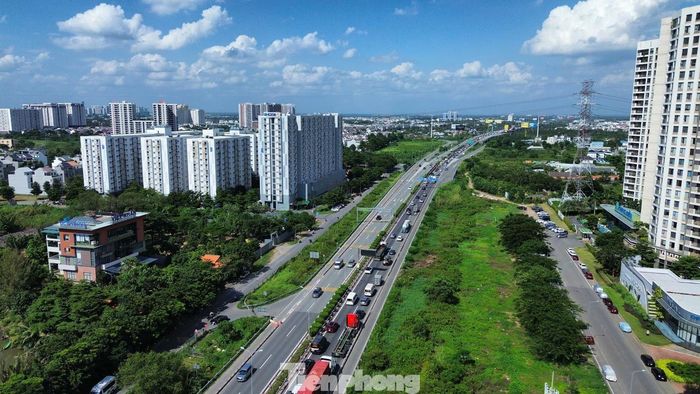  Dự kiến ngày 19/8 tới đây, đơn vị quản lý sẽ khởi công, nâng cấp, mở rộng cao tốc TPHCM - Long Thành - Dầu Giây (đoạn 22 km, từ nút giao đường Vành đai 2 TPHCM đến nút giao cao tốc Biên Hòa - Vũng Tàu). 