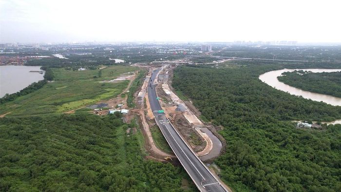  Đoạn Vành đai 3 TPHCM - đường dẫn lên cầu Nhơn Trạch (phía bờ Đồng Nai). Dự kiến, Vành đai 3 đoạn qua TPHCM sẽ thông xe kỹ thuật vào cuối năm nay. Ảnh: Mạnh Thắng 