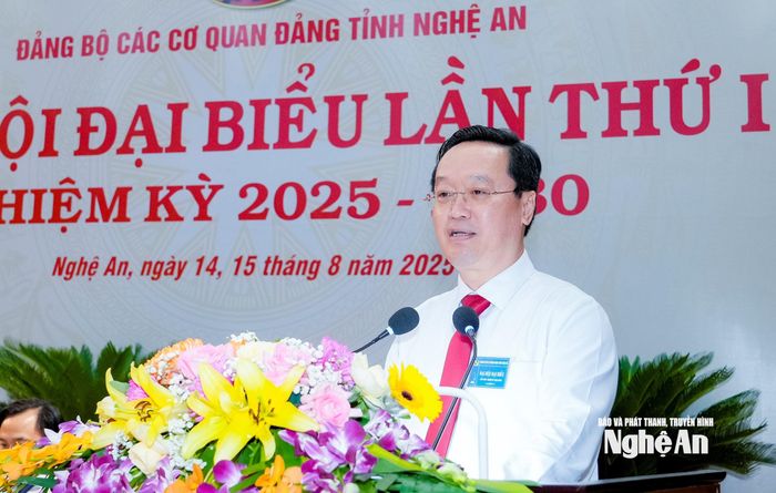 Đồng chí Nguyễn Đức Trung - Bí thư Tỉnh ủy dự và có bài phát biểu chỉ đạo Đại hội đại biểu Đảng bộ Các cơ quan Đảng tỉnh Nghệ An lần thứ I, nhiệm kỳ 2025-2030. Ảnh: Phạm Bằng