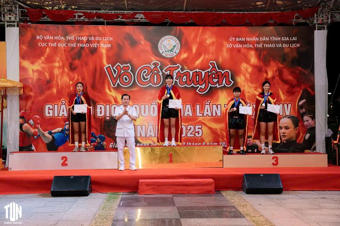 Trần Thị Hậu giành HCV tại giải Vô địch Võ cổ truyền quốc gia năm 2025. (Ảnh: Minh Tuấn)