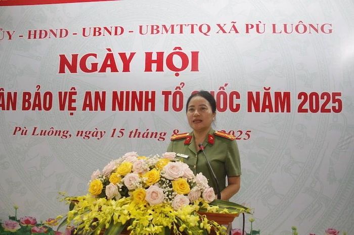 Thượng tá Nguyễn Thị Hiền, Phó trưởng Phòng Tham mưu, Công an tỉnh phát biểu tại Ngày hội.