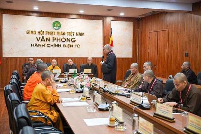Quang cảnh buổi họp
