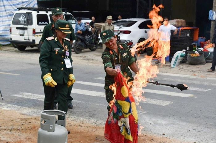 Công an xã tập huấn kỹ năng chữa cháy cho hội viên, Hội Cựu Chiến binh trên địa bàn