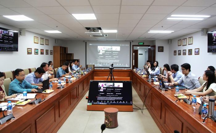 Quang cảnh buổi làm việc với IMF