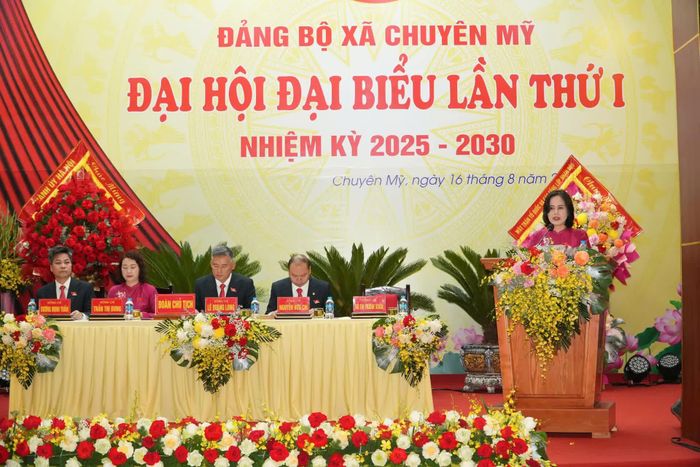 Đoàn Chủ tịch điều hành Đại hội.