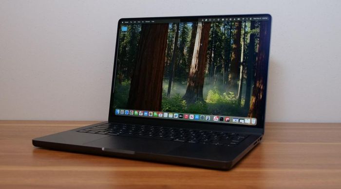 Đầu tiên là chọn hệ điều hành phù hợp: Windows, macOS hoặc ChromeOS, tùy nhu cầu sử dụng.