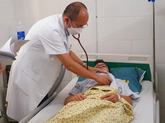 Bệnh nhân sốt xuất huyết được điều trị tại Bệnh viện Bạch Mai. Ảnh: VGP