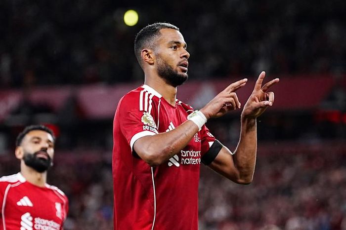 Cody Gakpo nhân đôi cách biệt cho Liverpool ngay đầu hiệp 2.