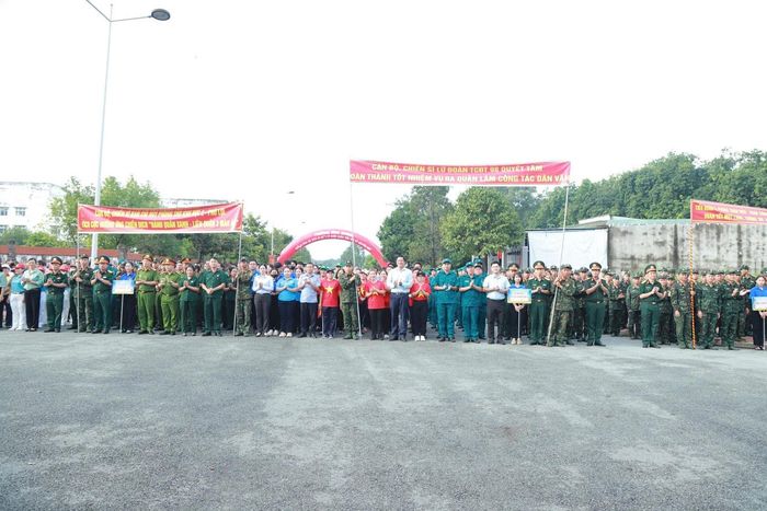  Khoảng 1.000 cán bộ, đoàn viên, chiến sĩ, tham gia chương trình 