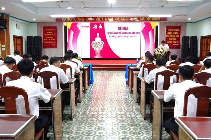 Tập huấn nâng cao kiến thức công nghệ thông tin, kỹ năng chuyển đổi số là việc làm thường xuyên tại Lữ đoàn 83 Hải quân.
