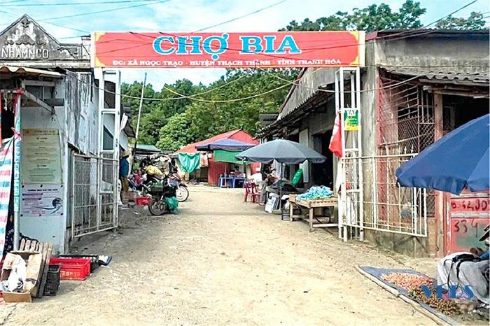 Chợ Bia thuộc địa bàn xã Ngọc Trạo được xây dựng đã lâu.