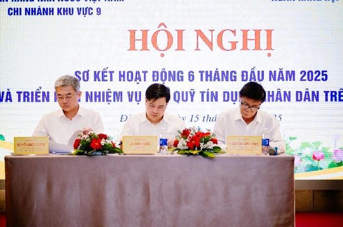 Đại diện Lãnh đạo NHNN KV9 và Lãnh đạo Ngân hàng Hợp tác xã Việt Nam chủ trì Hội nghị
