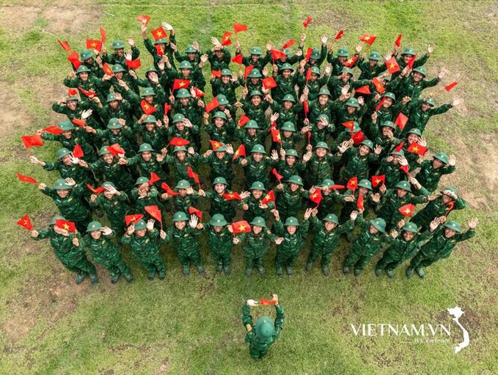 Tác giả hoangtrongvhnt với tác phẩm “Tự hào là Bộ đội Cụ Hồ”. Địa điểm sáng tác: 299, đường Phạm Hữu Lầu, phường 6, Đồng Tháp, Việt Nam.