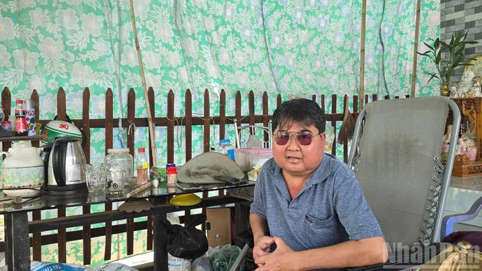  Ông Lê Văn Đẹp cùng nhiều người dân trong tổ 6 tích cực bảo vệ đàn dơi. 