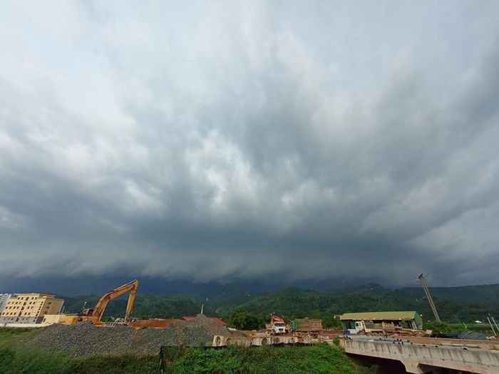  Cơn dông ở khu vực Tây Nam tỉnh Phú Thọ lúc 17 giờ ngày 17-8 