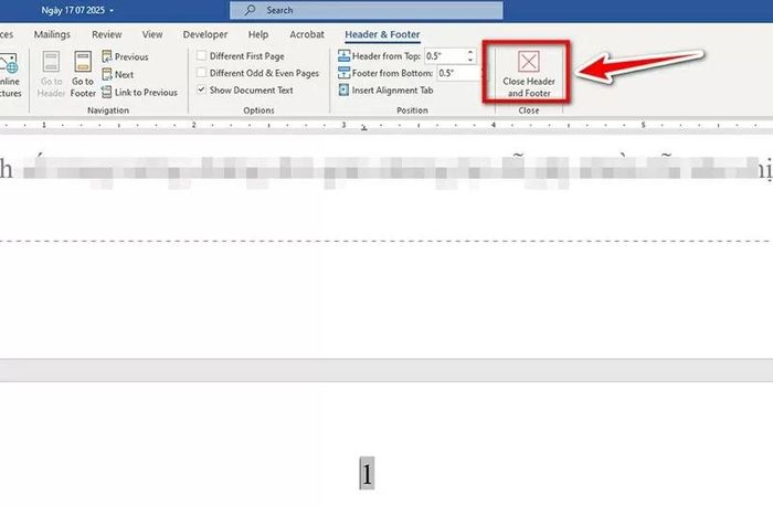 Cuối cùng, nhấn Close Header and Footer hoặc bấm phím ESC