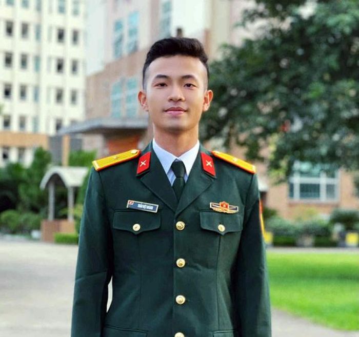 Nhà thơ trẻ Trần Việt Hoàng.