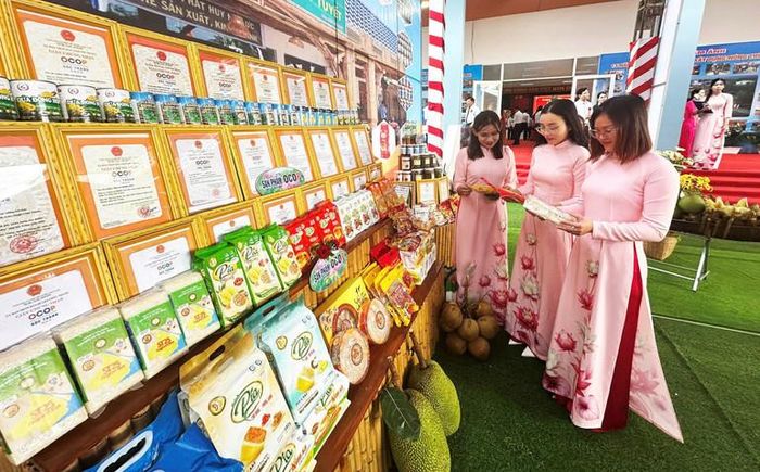  Gian trưng bày các sản phẩm OCOP của thành phố Cần Thơ. (Ảnh: NGUYỄN PHONG) 