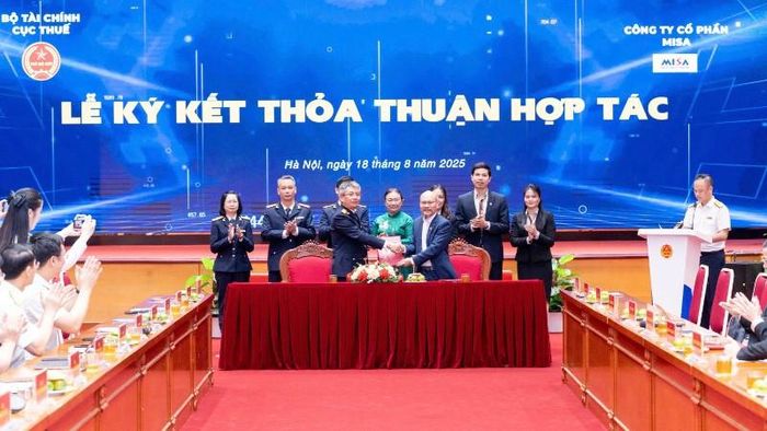 Cục Thuế và Công ty Cổ phần MISA đã ký kết biên bản hợp tác chiến lược nhằm phối hợp triển khai, vận hành và phát triển Cổng thông tin thuế hỗ trợ doanh nhân. (Ảnh: MINH PHƯƠNG)