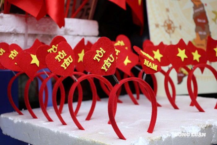 Những chiếc bờm là phụ kiện vừa xinh xắn vừa thể hiện niềm tự hào dân tộc.
