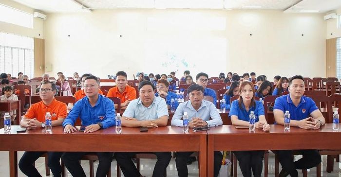 Các đại biểu tham dự Lễ ra quân