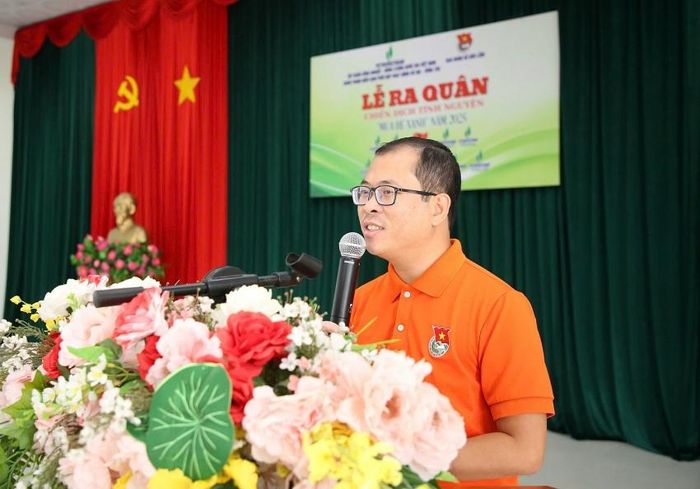 Đồng chí Hoàng Thanh Bình phát biểu phát động chiến dịch.