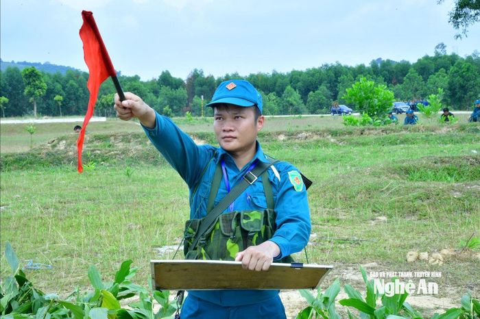 Khẩu đội súng cối 82mm (thị xã Hoàng Mai cũ) thực hành tiêu diệt các mục tiêu giả định trong Hội thao phân đội pháo binh dân quân toàn năng năm 2024. Ảnh: Trọng Kiên