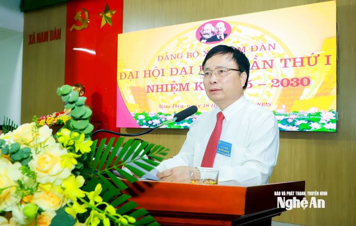 Đồng chí Bùi Đình Long - Ủy viên Ban Chấp hành Đảng bộ tỉnh, Phó Chủ tịch UBND tỉnh Nghệ An phát biểu chỉ đạo tại Đại hội đại biểu Đảng bộ xã Nam Đàn lần thứ I, nhiệm kỳ 2025 - 2030. Ảnh: Thành Duy