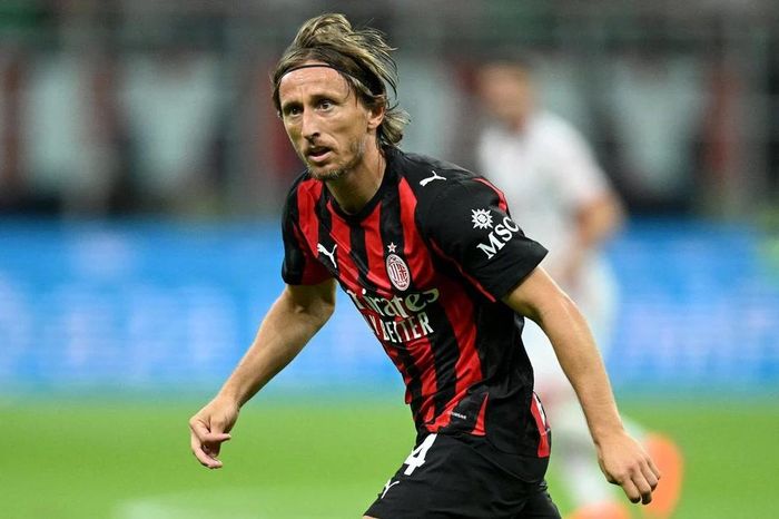 Modric trở thành thần tượng của sân San Siro từ ngày đầu tiên